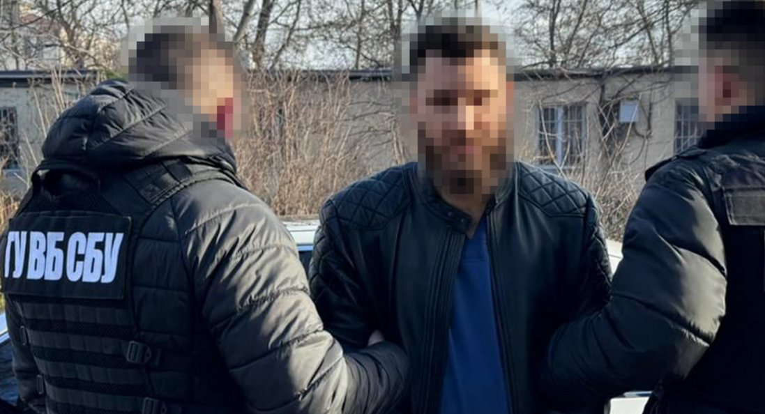 На Тернопільщині депутат допомагав чоловікам незаконно виїжджати за кордон