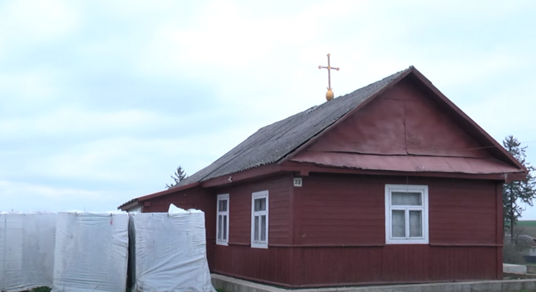 На Волині селяни роблять з хати московську церкву
