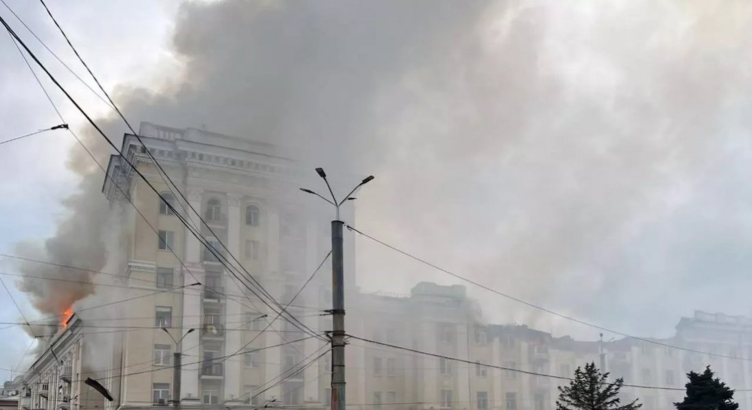 Ракетний удар по Дніпру: є загиблі, пошкоджені інфраструктурні об'єкти