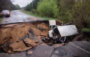 На Київщині авто провалилося під землю: є загиблі