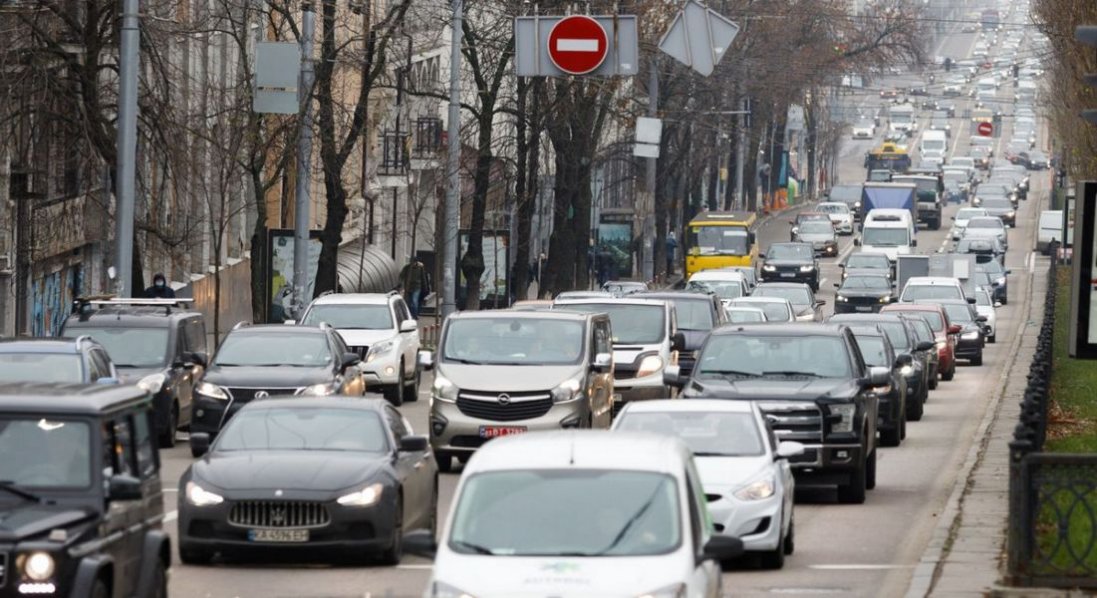 В Україні набуває чинності нове положення до ПДР: що треба знати