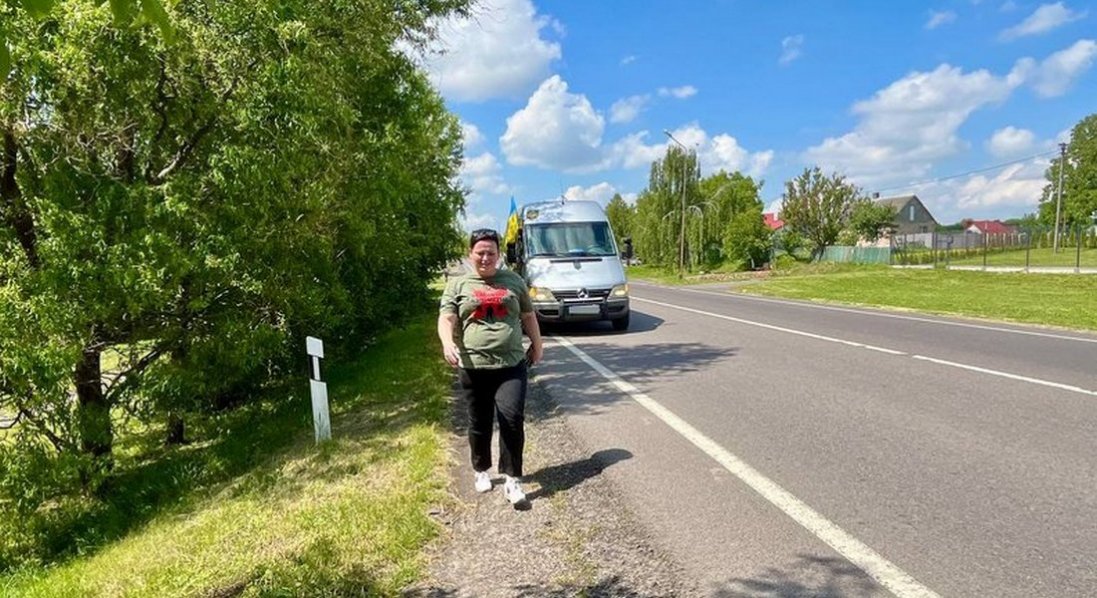 Волинська журналістка подолала 37 км, аби зібрати гроші на FPV-дрони для захисників