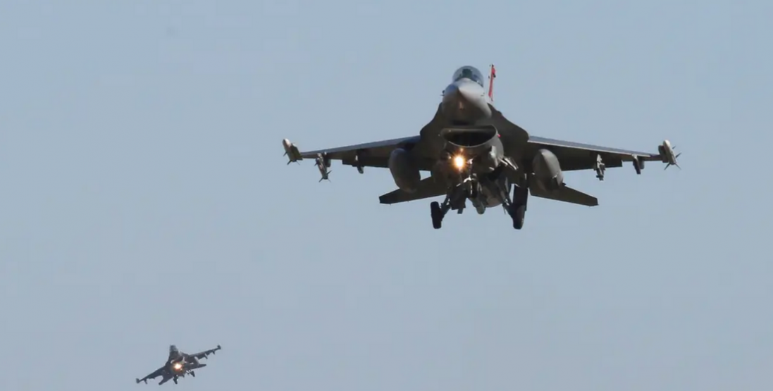 У США навчання на F-16 закінчила перша група українських льотчиків