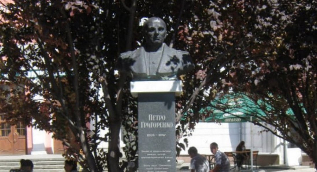 У Сімферополі росіяни знесли пам'ятник борцю за права кримських татар