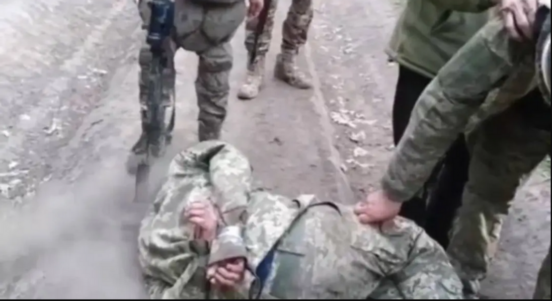 Прокуратура розслідує знущання з українських полонених