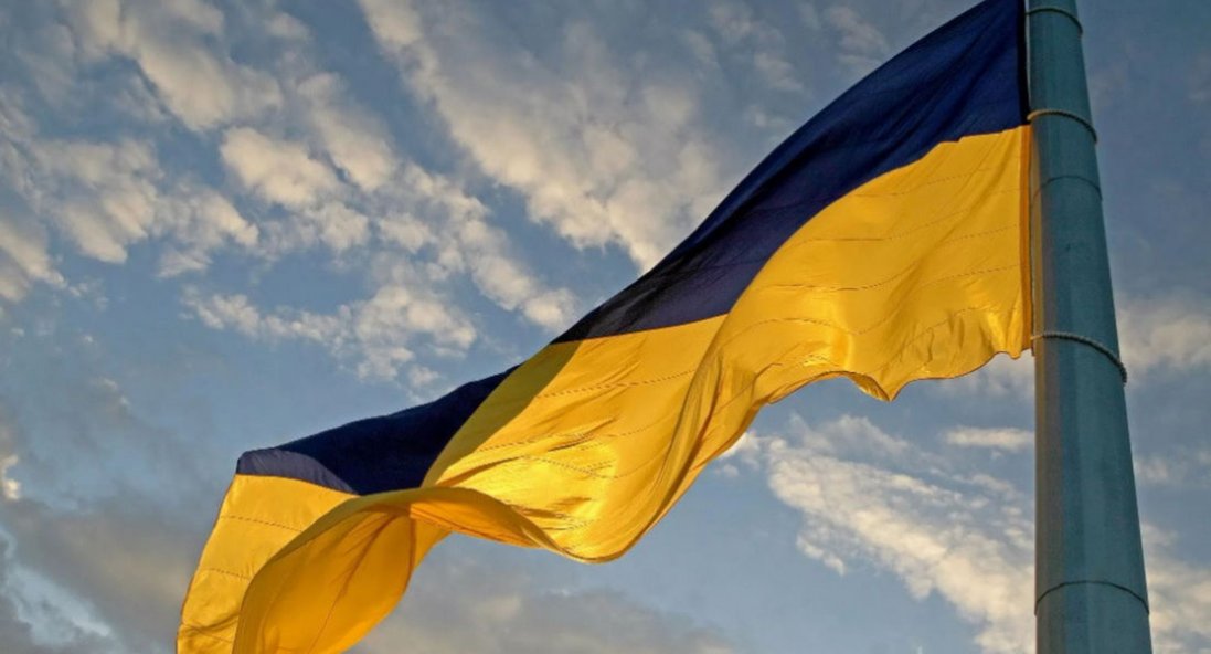 У Латвії британці зірвали український прапор: їх затримали
