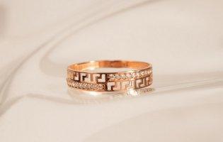 Кому дарувати ювелірні прикраси: найкращі ідеї для подарунків