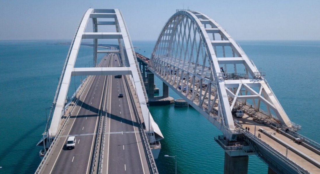 росіянам «вимкнули» рух Керченським мостом