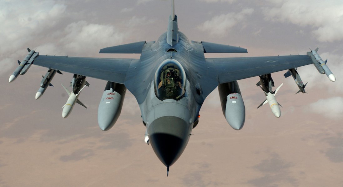 Винищувачі F-16 уже в дорозі до України