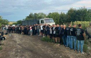 На Одещині прикордонники затримали вантажівку із 48 ухилянтами