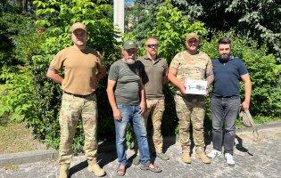 Художник з Швеції передав «Любарту» квадроцикл, дрон і генератор