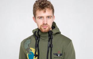 Чоловічі худі: з чим його поєднувати?