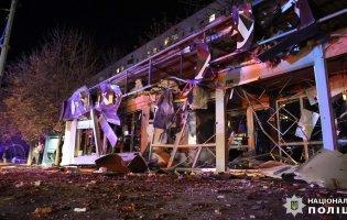 У Харкові росіяни влучили в супермаркет: є постраждалі