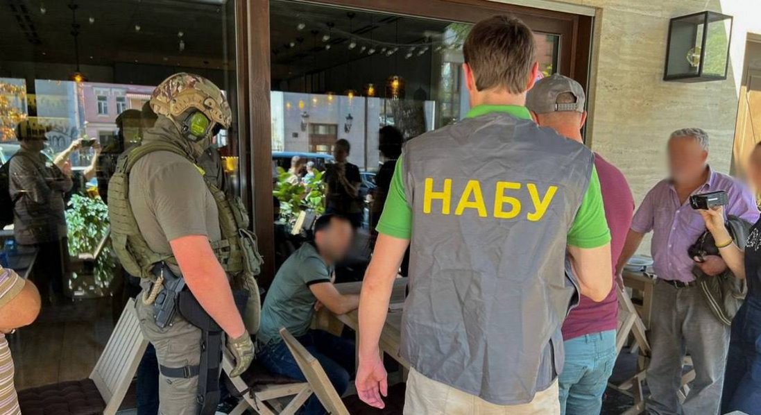 $60 тисяч хабаря: посадовця СБУ засудили до 10 років за ґратами