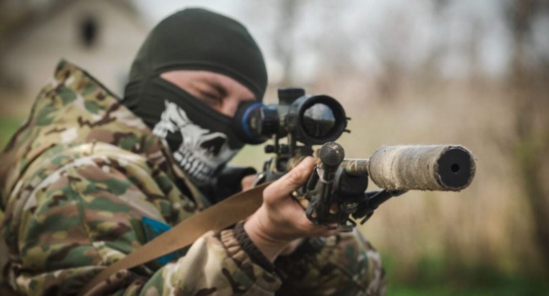 Український снайпер ліквідував окупанта на відстані 2069 метрів