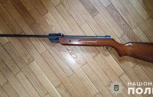 На Львівщині діти з пневматичної гвинтівки вистрілили в голову 4-річній дівчинці