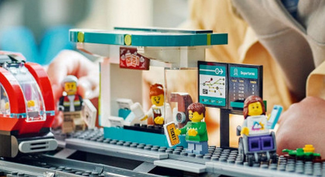 Як поєднати різні серії LEGO City в одну велику композицію?