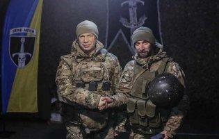 Сирський вручив танкісту з Волині «Хрест Хоробрих»