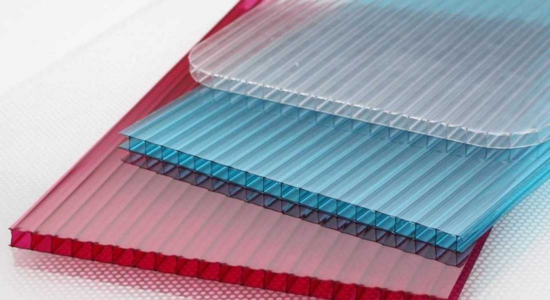 Переваги та недоліки полікарбонатних листів: що потрібно знати перед покупкою
