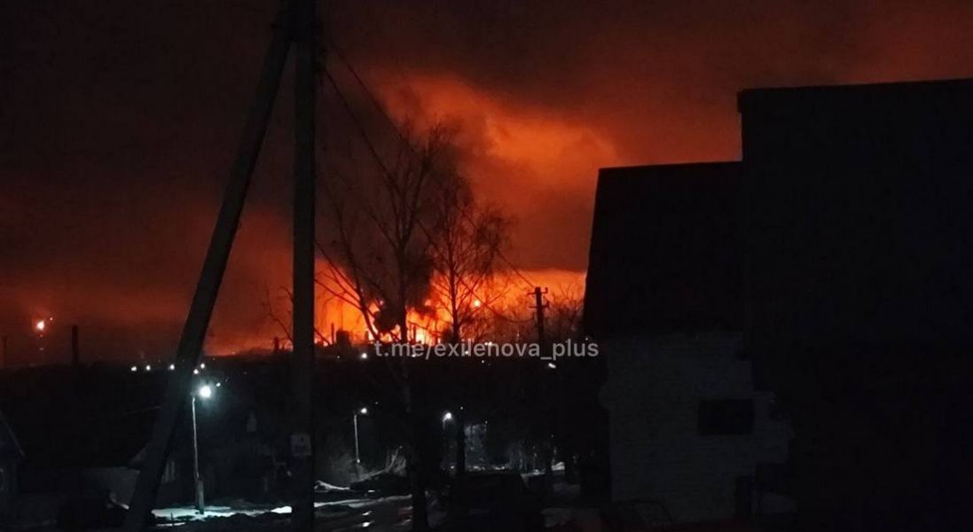 На росії дрони ГУР атакували нафтобазу «Лукойл»