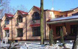 Поблизу Луцька з другого поверху готельно-ресторанного комплексу випала адміністраторка