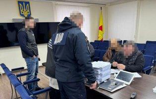 Депутата міськради викрили на закупівлі неякісного одягу для ЗСУ