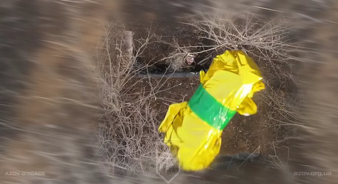 Медики «Азову» скинули кров для порятунку бійця просто на позицію