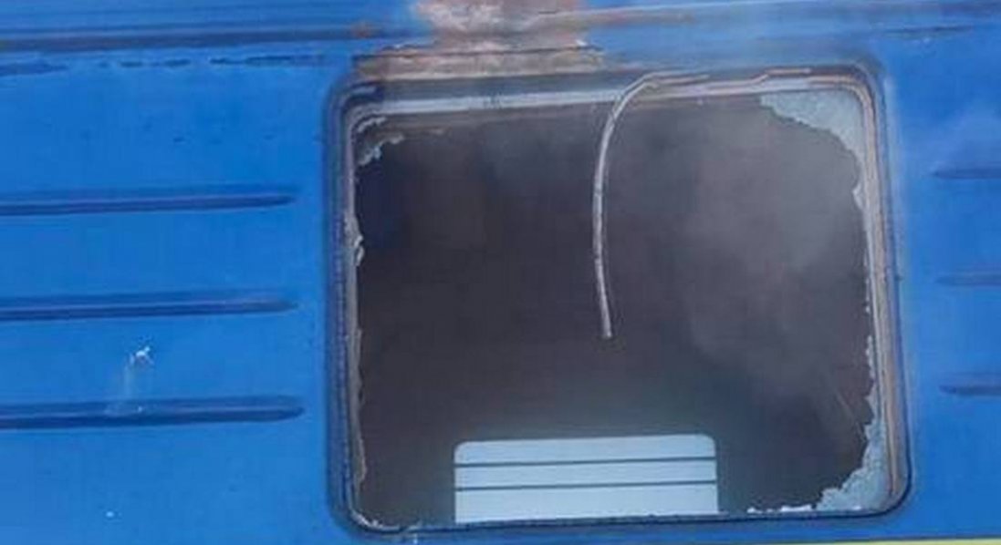 На Чернігівщині росіяни вдарили по пасажирському потягу