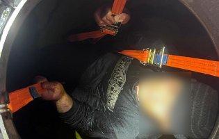 Українець хотів виїхати за кордон у цистерні з олією