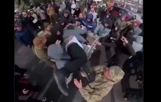 На Житомирщині гендиректора лікарні викинули у смітник: як відреагували у МОЗ