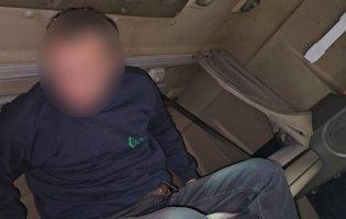 На «Ягодині» прикордонники виявили чоловіка, який сховався у вантажівці