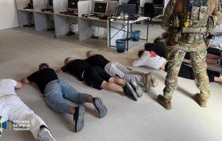 На Закарпатті СБУ спільно з правоохоронцями Чехії викрила кол-центр: обкрадали громадян ЄС