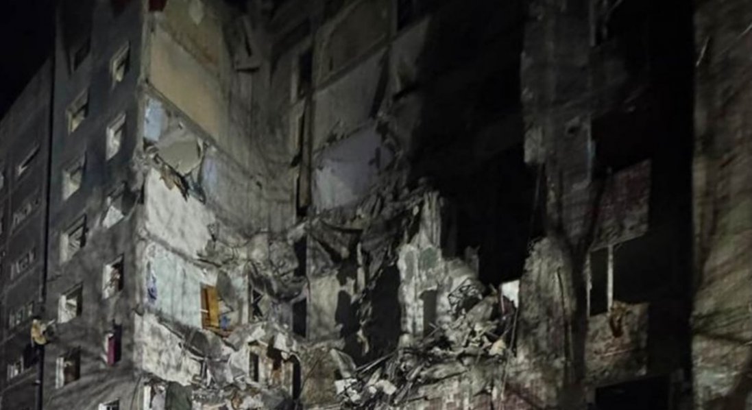 У Костянтинівці росіяни скинули авіабомбу на багатоповерхівку