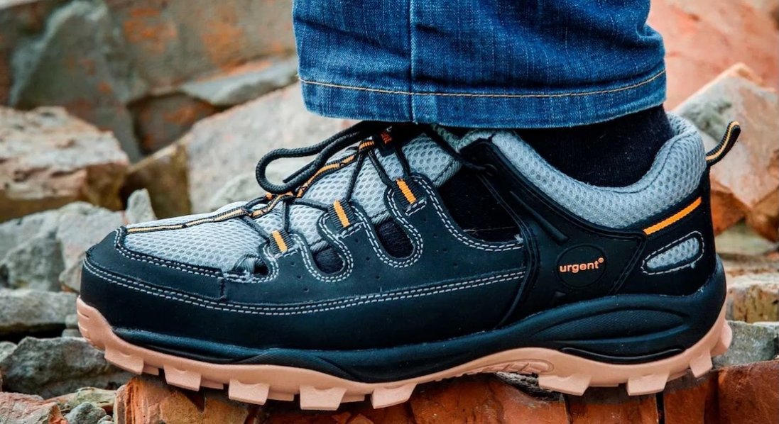 Яке буває спецвзуття: види