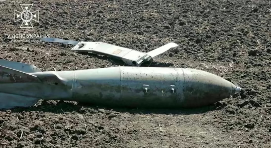 росія бомбить Сумщину навіть під час параду путіна