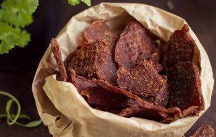 Снеки з м’яса: як вибрати перекус без шкоди для здоров’я