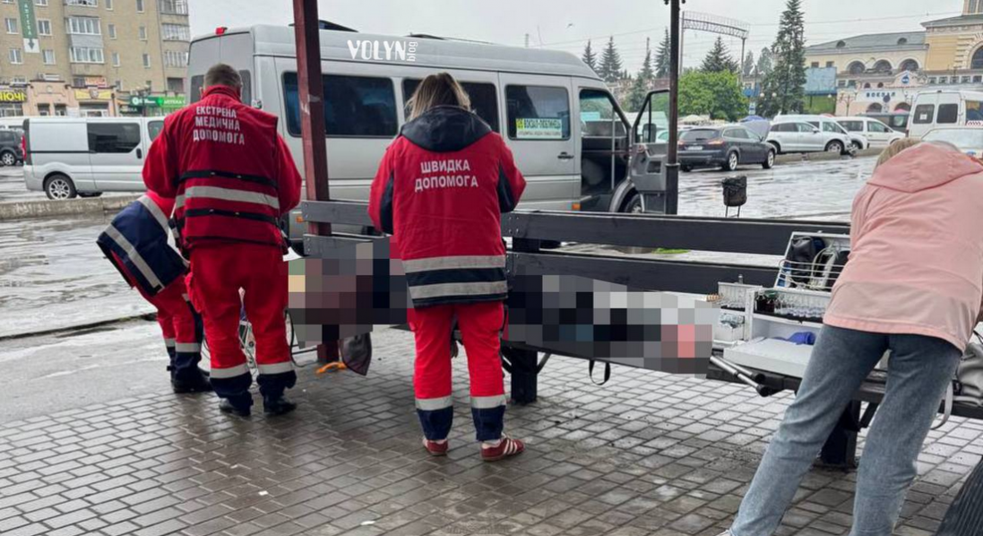 У Ковелі на зупинці померла жінка