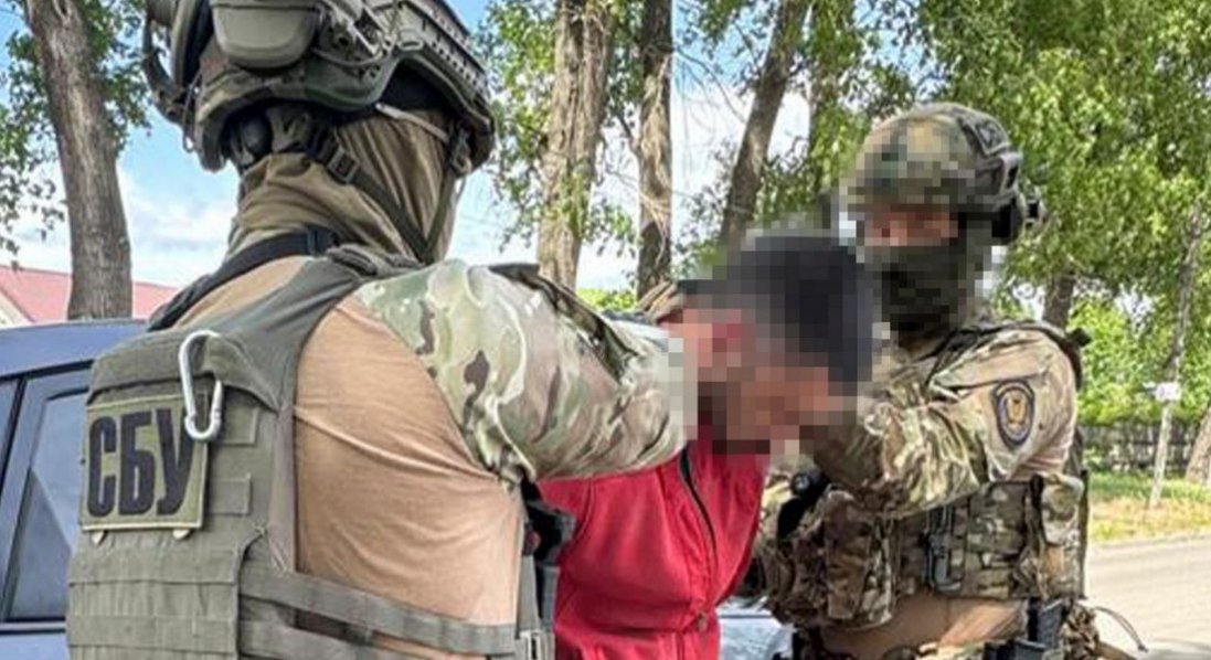 Коригував удари рф по Дніпру, працюючи таксистом: затримали агента фсб 