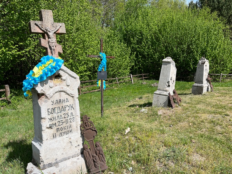 Від зруйнованого московськими окупантами села Вовчак лишилося тільки три 100-річні могили