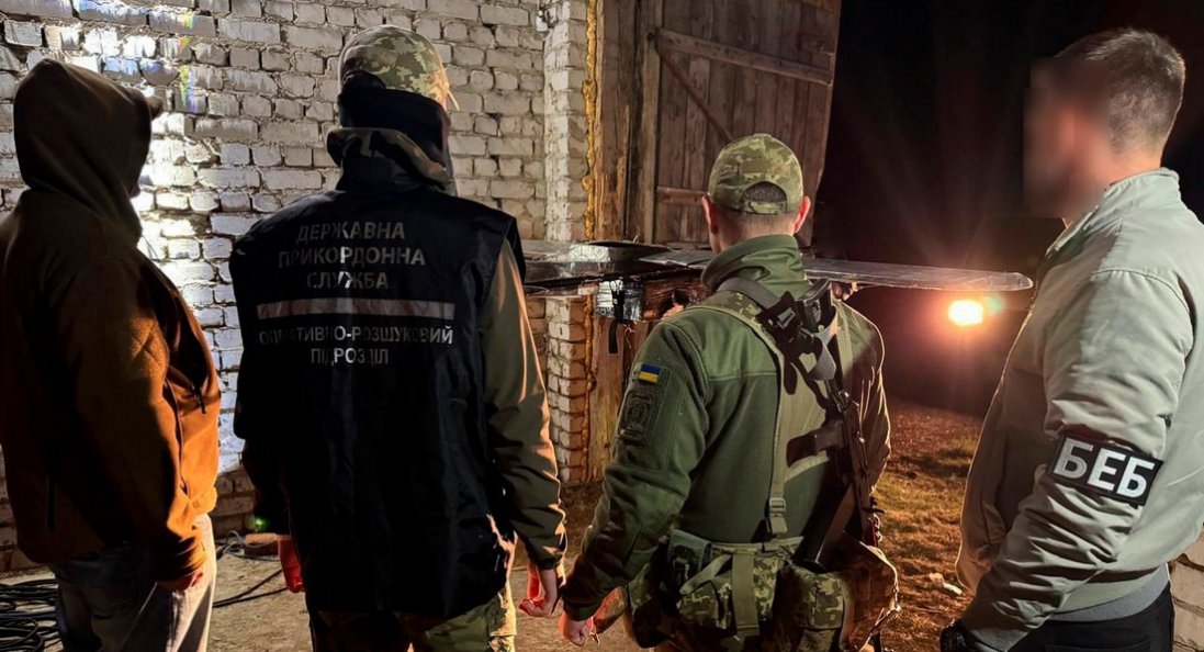 На Волині контрабандисти безпілотником переміщали сигарети