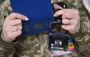 Чоловік уклав шлюб із колишньою тещею, щоб виїхати за кордон