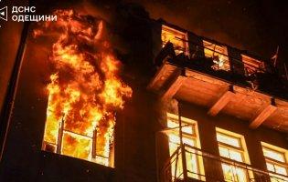 росія вдарила дроном по багатоповерхівці в Одесі