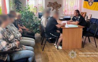 На Сумщині підлітки знущалися з чоловіка та зняли це на відео