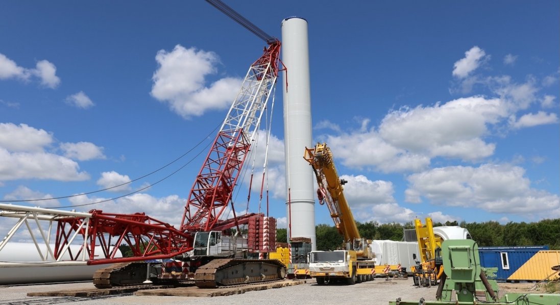 На Волині почали встановлювати вітряки