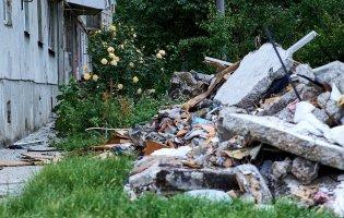 У Луцьку досі прибирають сміття після ракетного удару