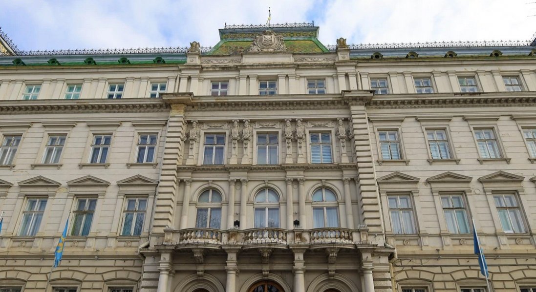 У Львівській ОВА прокоментували виїзд чоловіків за кордон за листами з підписом російського імператора