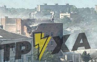 У Полтаві росіяни влучили в будівлю ТЦК та в будинок поруч