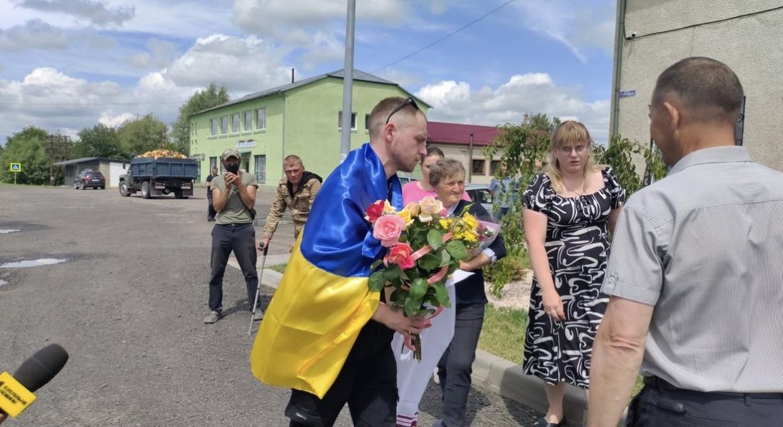 На Волині зустріли захисника, який три роки провів у полоні