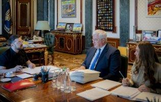 Зеленський призначив 16 нових послів України