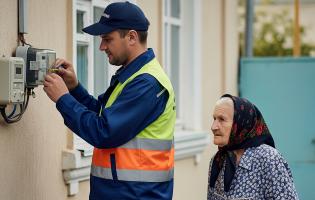 Заплатила «комунальникам», а то були шахраї